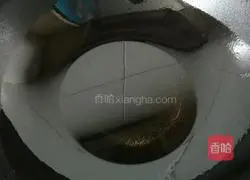 Illustration of how to make pancakes, chives and egg boxes 4