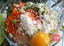 Illustration of how to make potato pancakes 3