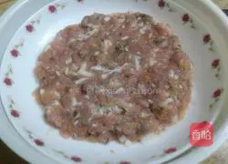 Illustration of how to make steamed meatloaf with pickles and water chestnuts 7