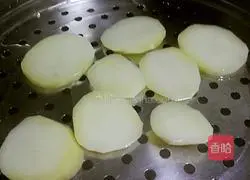 Illustration of how to make smiling potato cakes 2