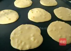 Illustration of how to make small corn tortillas 8