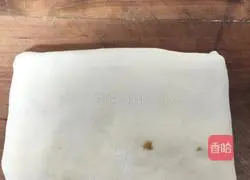 Illustration of how to make sesame sauce layer cake 8