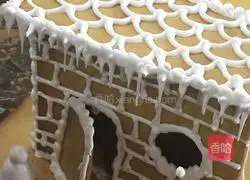 Illustration of how to make a gingerbread house 3