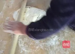 Illustration of how to make bacon and shallot thousand-layer cake 6