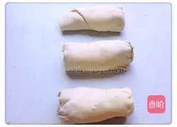 Illustration of how to make pork-filled scallion pancakes 8