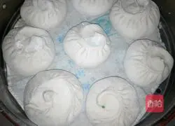 Illustration of how to make sophora flower, leek and egg buns 3