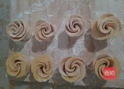 Illustration of how to make pumpkin rose steamed buns 12