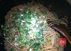 Illustration of how to make fried beans, fried meat and steamed noodles 11