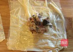 Illustration of how to make tofu skin buns 8