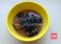 Illustration of how to make wontons stuffed with pork and carrot 13