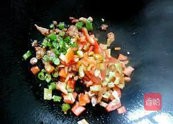 Illustration of how to make noodles with double pepper and pork 6