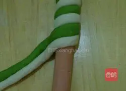 Illustration of how to make ham sausage steamed bun rolls 5