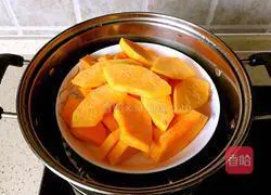 Illustration of how to make golden ingot steamed buns 2