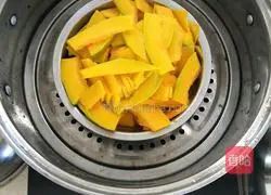 Illustration of how to make pumpkin steamed meatloaf 2