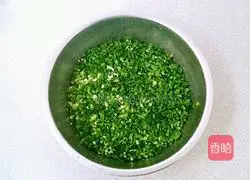 Illustration of how to make leek and pork dumplings 1