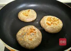 Illustration of how to make osmanthus sugar whole wheat purple sweet potato cake 14