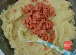 Illustration of how to make potato ham cake 3