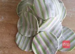 Illustration of how to make striped lace dumplings 15