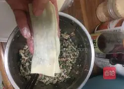 Illustration of how to make dumplings stuffed with mushrooms, vegetables and pork stuffing 9