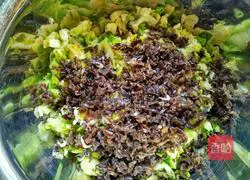 Illustration of how to make cabbage, shrimp skin and pork dumplings 5