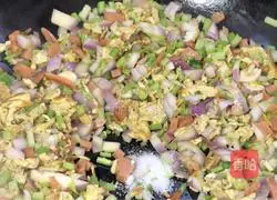 Illustration of how to make fried rice with ham, eggs and vegetables 7