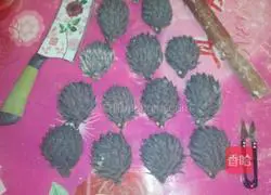 Illustration of how to make black rice noodles little hedgehog steamed buns 8