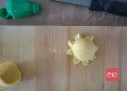 Illustration of how to make mother chicken and her children (steamed buns) 9