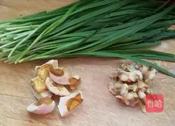 Chives and seafood buns.Recipe illustration 1