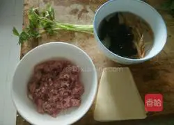 Illustration of how to make small wontons 1