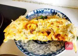 Illustration of making noodles pancakes 8