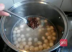 Illustration of how to make sweet-scented osmanthus and pumpkin dumplings 7