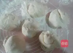 Illustration of how to make corn and carrot meat buns 4