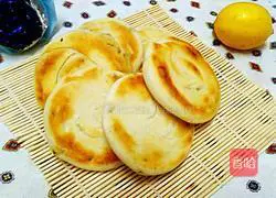 Illustration of making dough scallion pancake 18