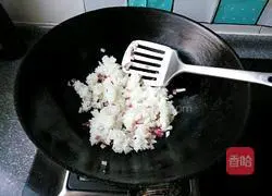 Illustration of how to make tomato fried rice 4