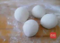 Illustration of how to make pork and fennel stuffed dumplings 8