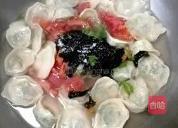 Illustration of how to make celery and pork wontons 11