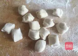 Illustration of how to make dumplings stuffed with pork and green pepper 12