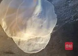 Illustration of how to make leek and pork dumplings 3