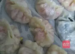 Illustration of making water chestnut corn and carrot dumplings 3