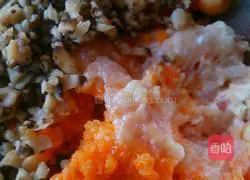 Illustration of how to make mushroom and carrot meat dumplings 5