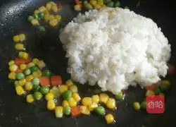  Illustration of how to make colorful fried rice 5