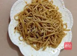 Illustration of how to make fried noodles with mung bean sprouts 3