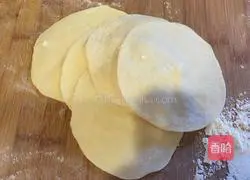 Illustration of how to make pickled cabbage and pork buns 14