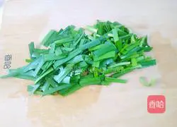 Illustration of how to make salted egg white leek cake 1