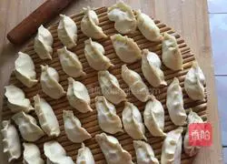 Illustration of how to make dumplings stuffed with celery, mushrooms and ham 5