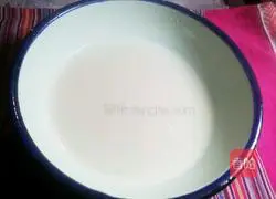 Illustration of how to make big meat buns 2