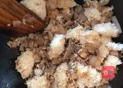 Illustration of how to make shrimp and beef fried rice 6