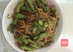 Illustration of how to make garlic green bean noodles 9