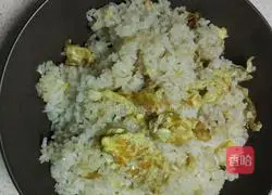 Illustration of how to make egg fried rice 4