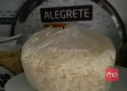 Recipe Illustration of how to make pineapple fried rice 1